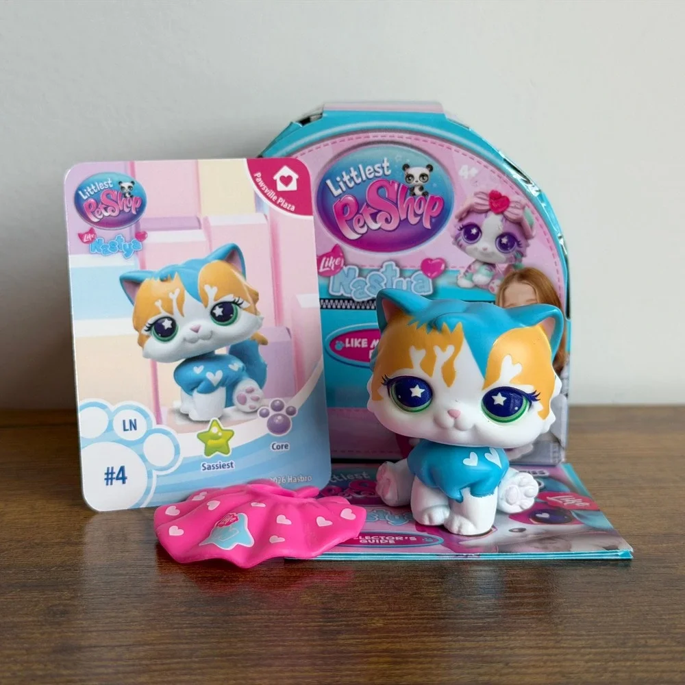 New NIB Littlest Pet Shop LPS 4 Like Nastya Sitting Persian Cat Blue Accessory